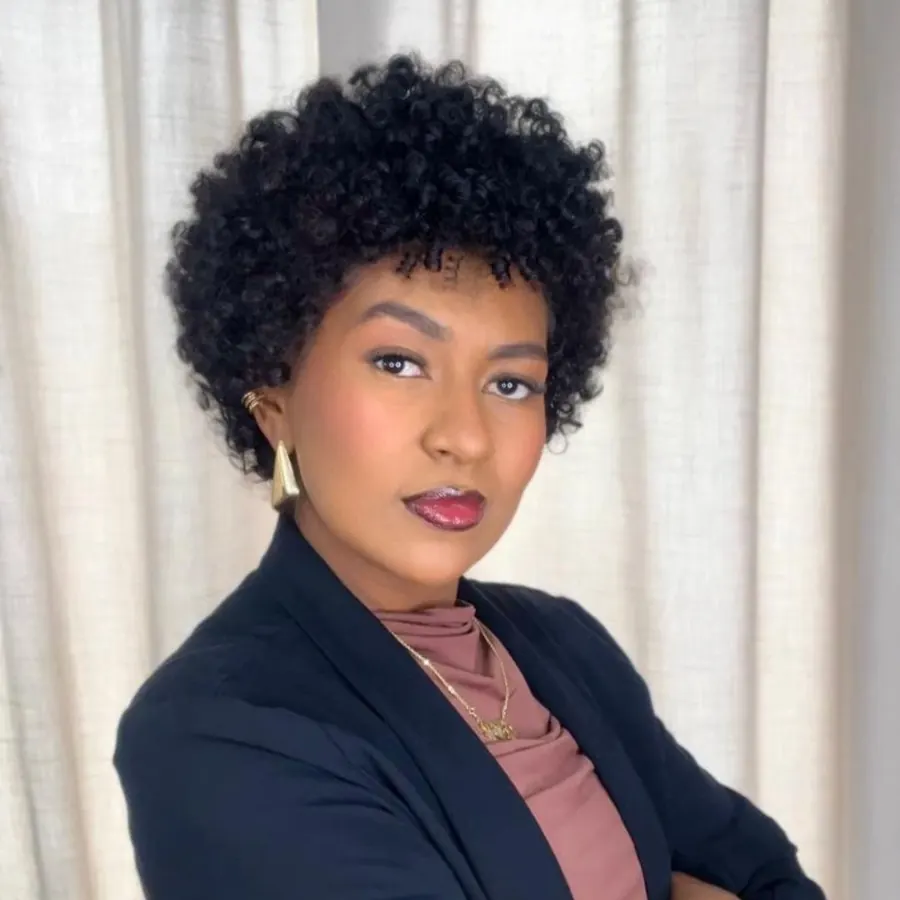 Ana Santiago — Especialista em Cachos